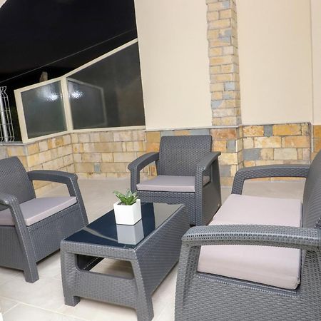 Guesthouse Kazazi Берат Екстериор снимка