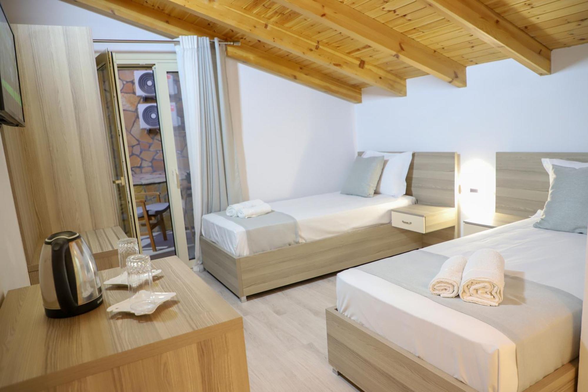 Guesthouse Kazazi Берат Екстериор снимка