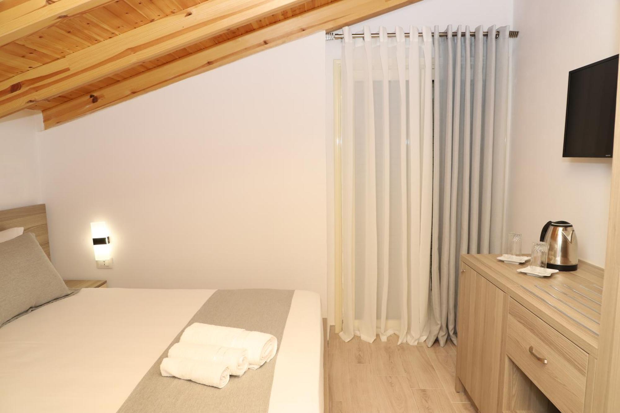Guesthouse Kazazi Берат Екстериор снимка