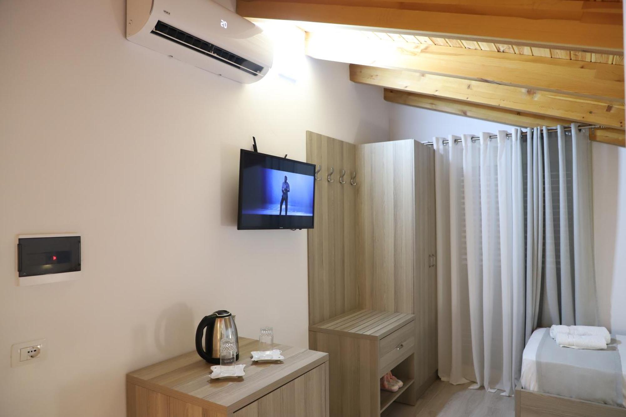 Guesthouse Kazazi Берат Екстериор снимка