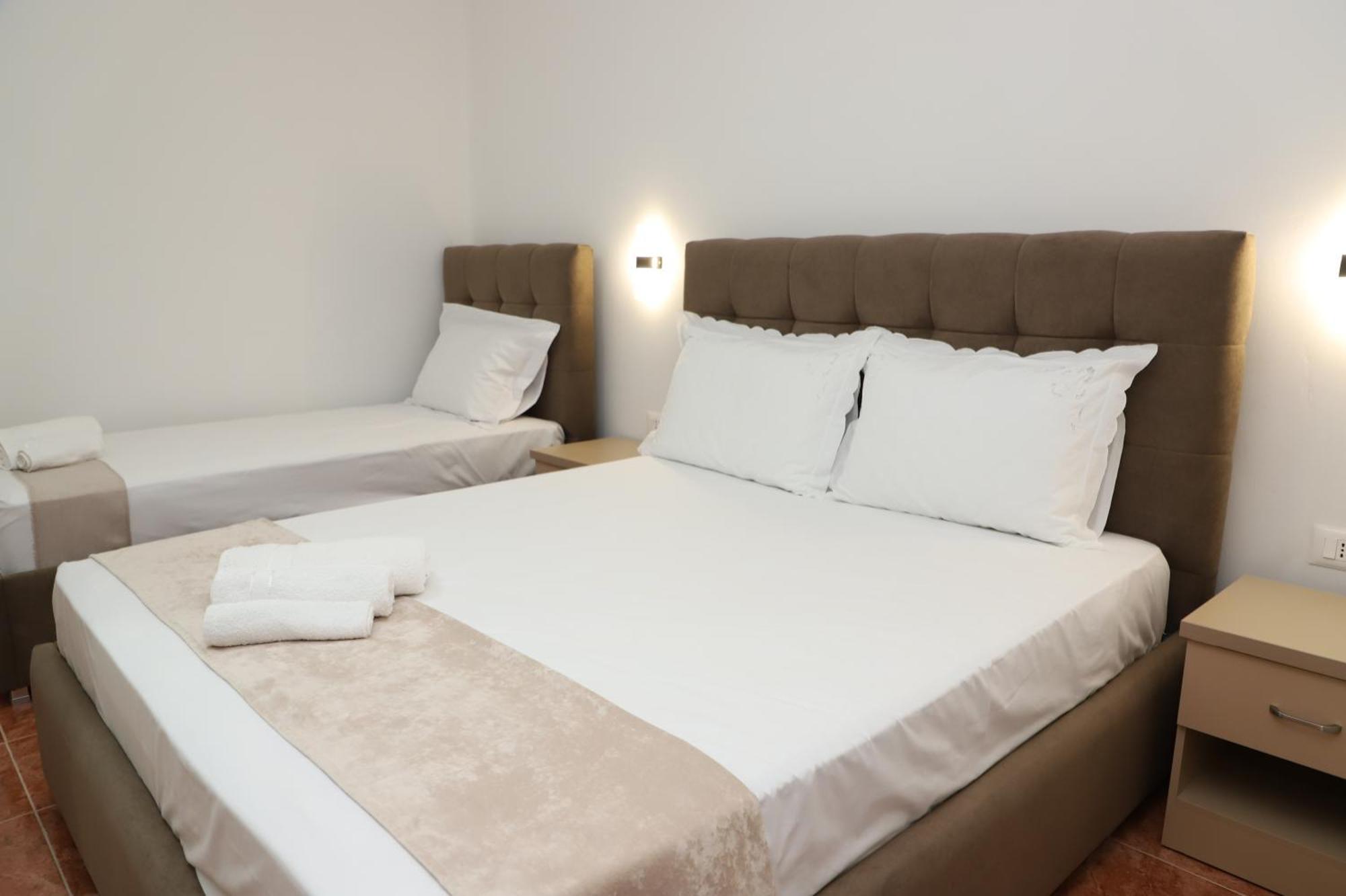 Guesthouse Kazazi Берат Екстериор снимка