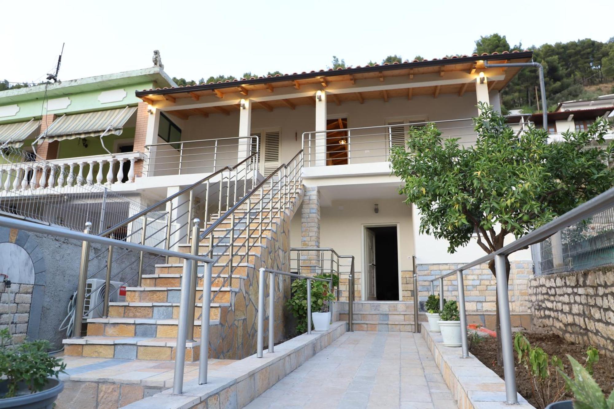 Guesthouse Kazazi Берат Екстериор снимка