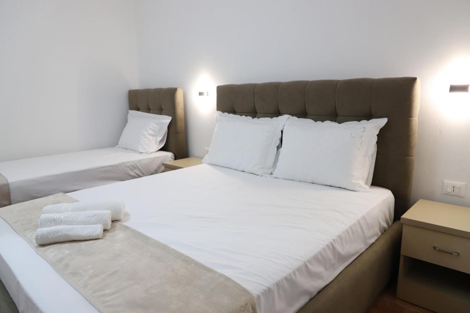 Guesthouse Kazazi Берат Екстериор снимка
